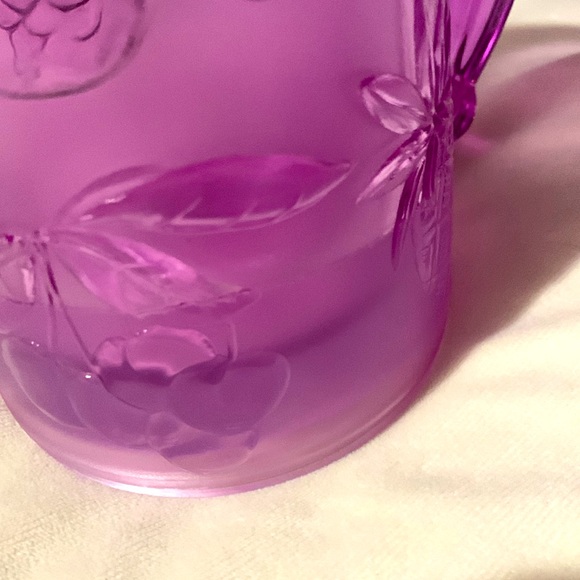 Purple thick plastic beer mug - Picture 3 of 3